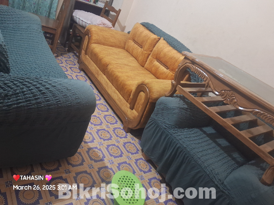 সেন্টার টেবিলসহ সোফা সেট